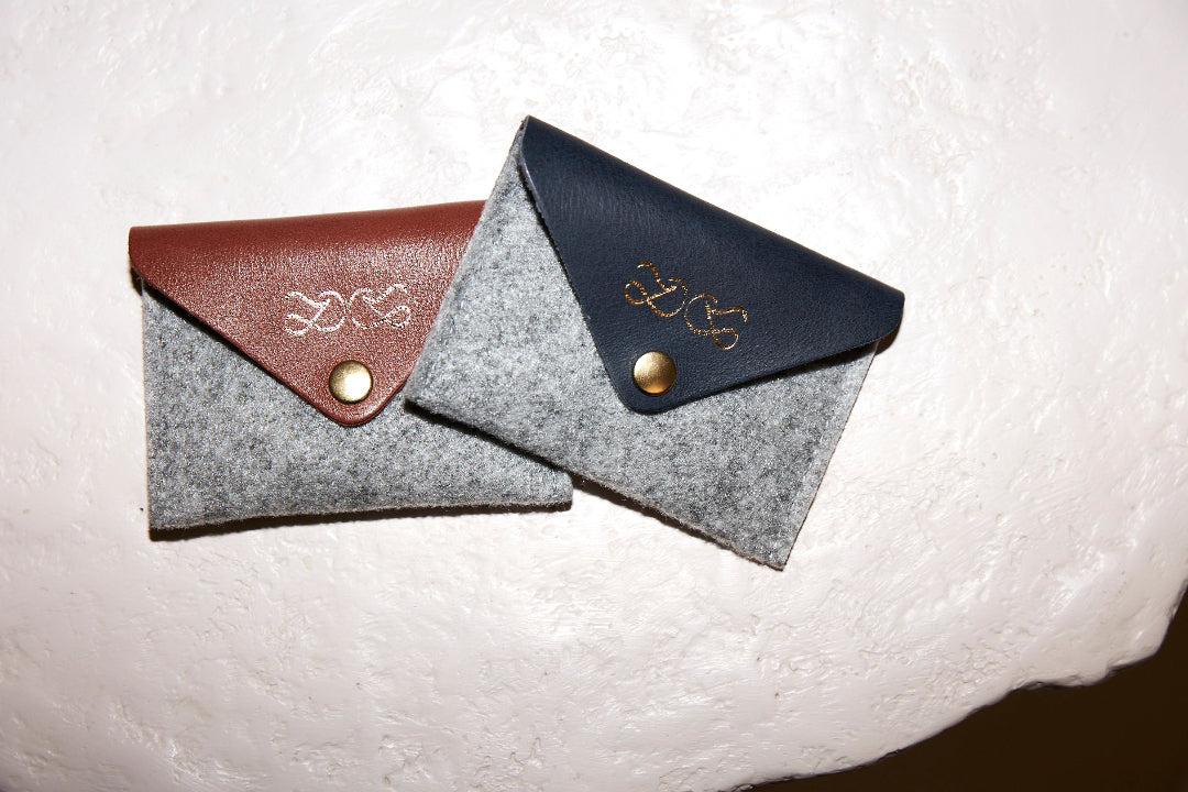 CARD HOLDER